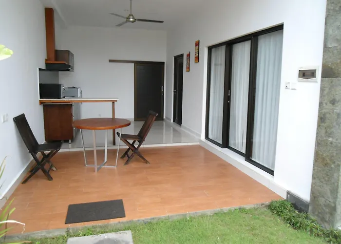 Arya Guest house