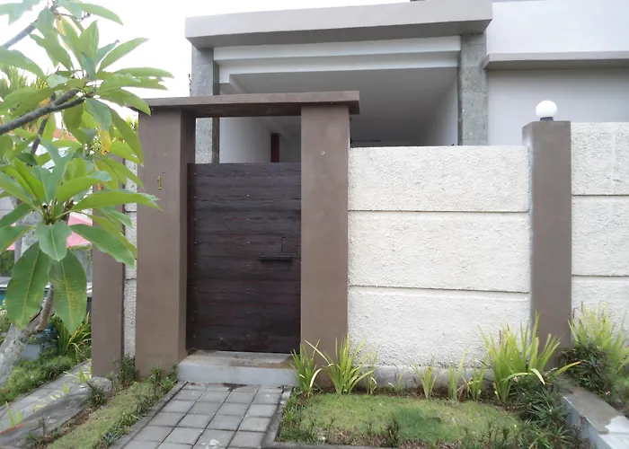 Arya Guest house 3*
